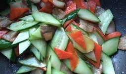 梅陇瓜挖着吃怎么做的视频,轻松学会家常美味