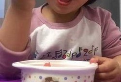 宝宝吃瓜搞笑短视频合集,萌态百出欢乐无限