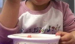 宝宝吃瓜搞笑短视频合集,萌态百出欢乐无限