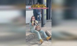 景区吃瓜女子视频播放大全,趣味瞬间，笑料横生