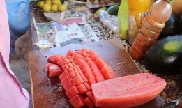 印度人吃红瓜视频,红瓜的独特风味体验