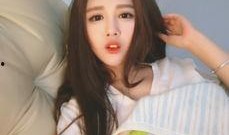 女主播吃网纹瓜的视频,美味与趣味并存